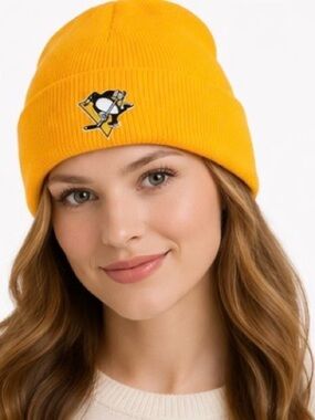 NHL Women’s Pittsburgh Penguins Beanie Hat